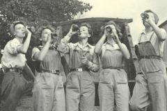 land-army-girls-drinking