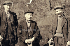 red-ore-workers