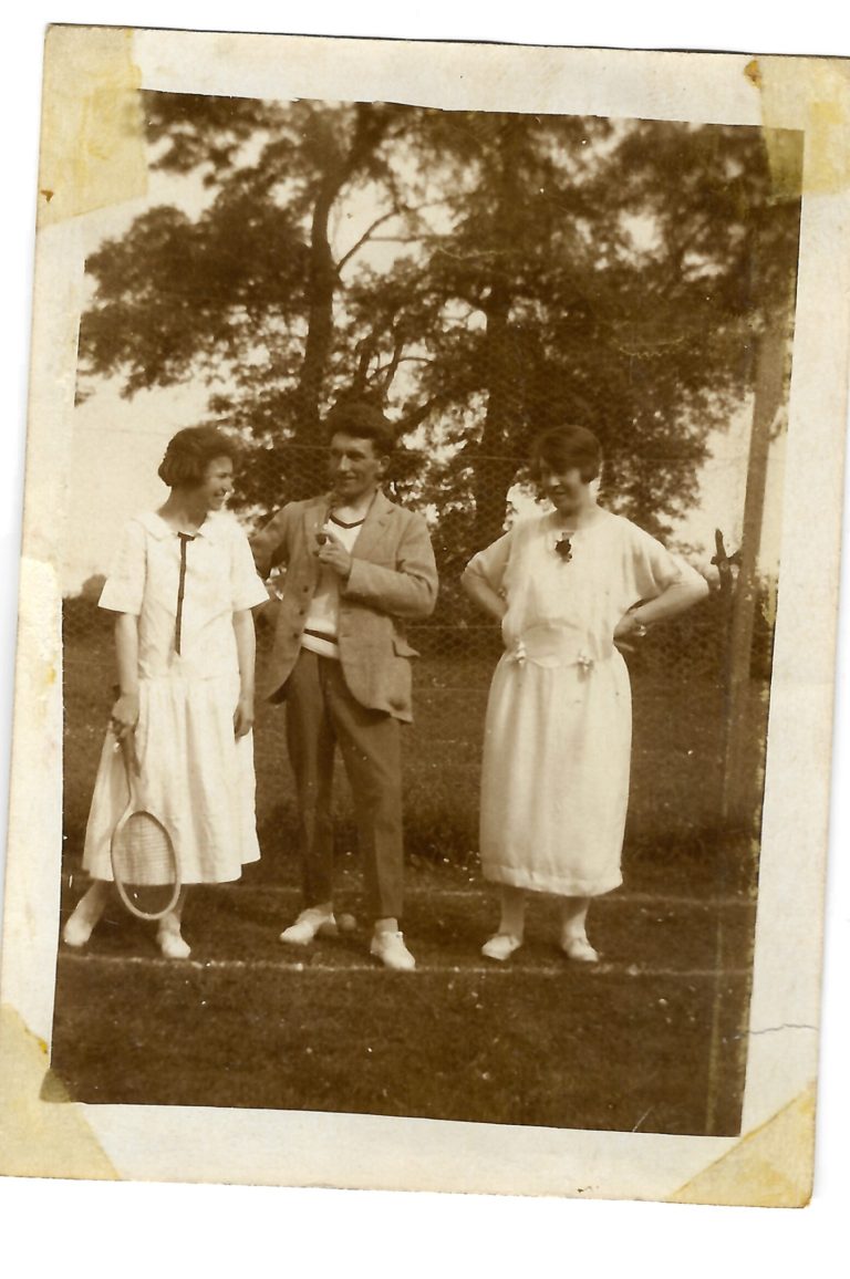 3 tennis players from the 1920s in Stowupland